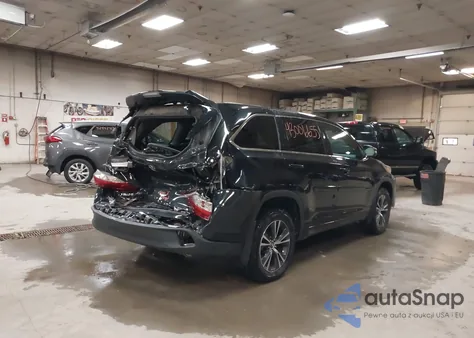 2017 Toyota Highlander Le Plus z USA, uszkodzony, nr VIN 5TDBZRFH2HS386610